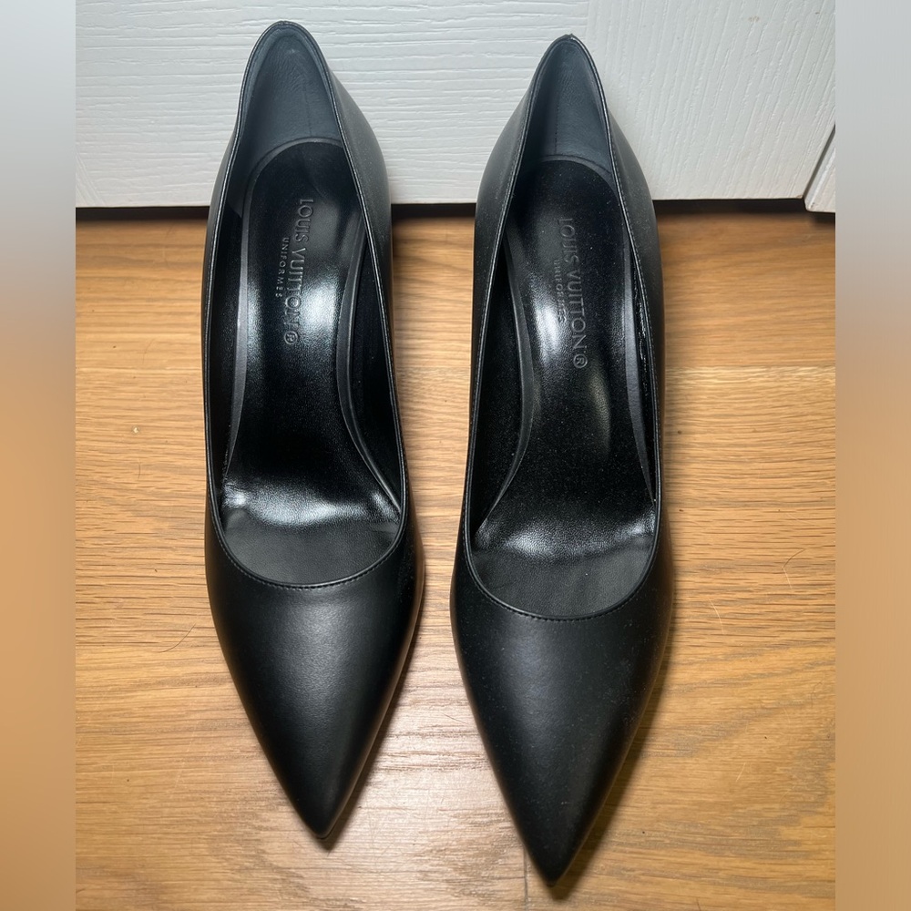 Louis Vuitton Uniform pointy heels